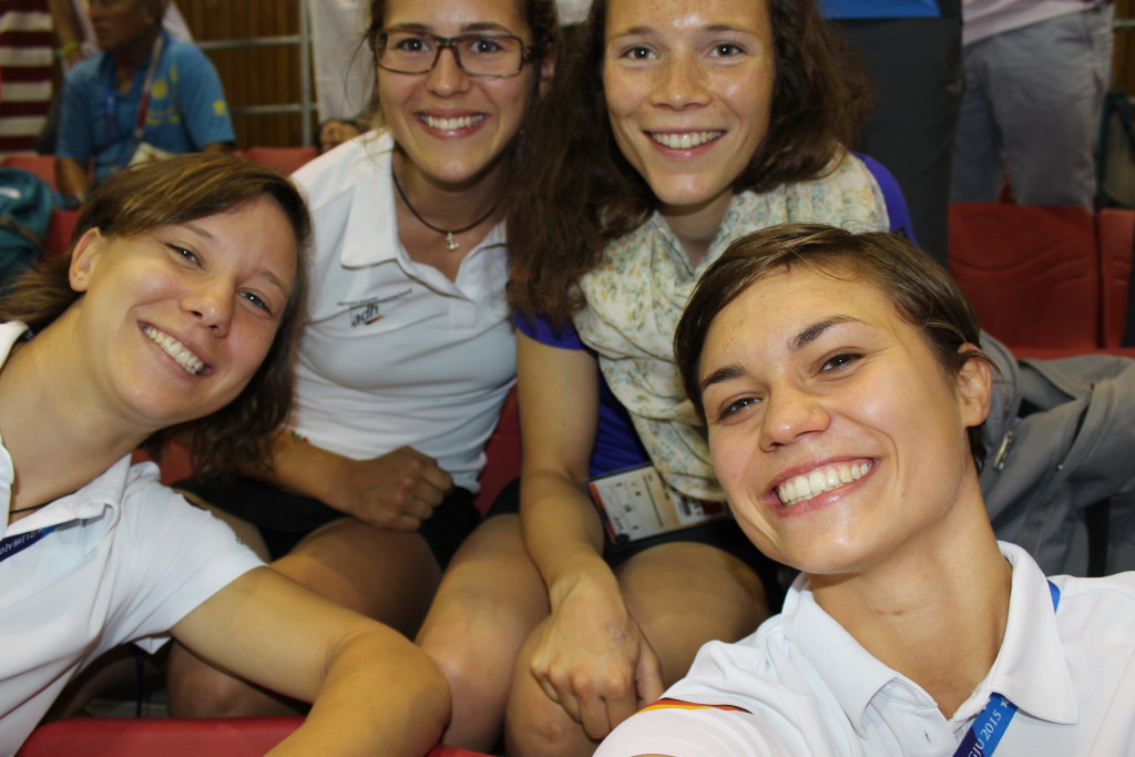 Selfie mit den Ruderinnen Leonie, Carolin und Kathrin